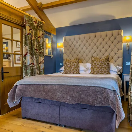 Duke Of Portland Boathouse On The Shore Of Ullswater Ideal For A Romantic Break Holiday home Pooley Bridge