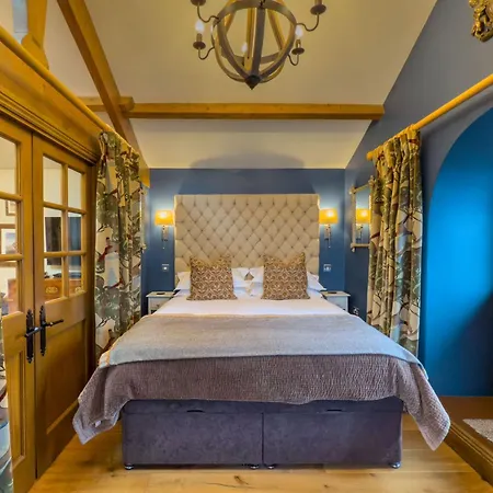 Duke Of Portland Boathouse On The Shore Of Ullswater Ideal For A Romantic Break Holiday home